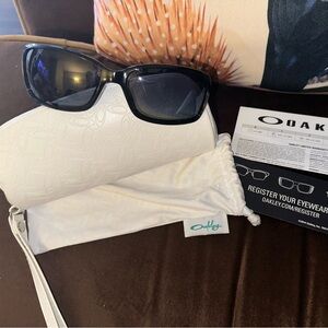 Women’s Oakley OX9233 “Dispute” sunnies